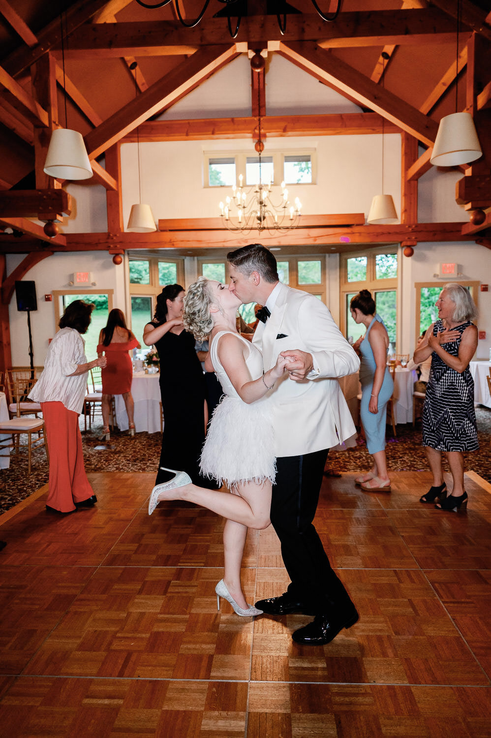 Stowe-Vermont-Wedding-Trapp-Family Lodge-coryn-kiefer-photography-53