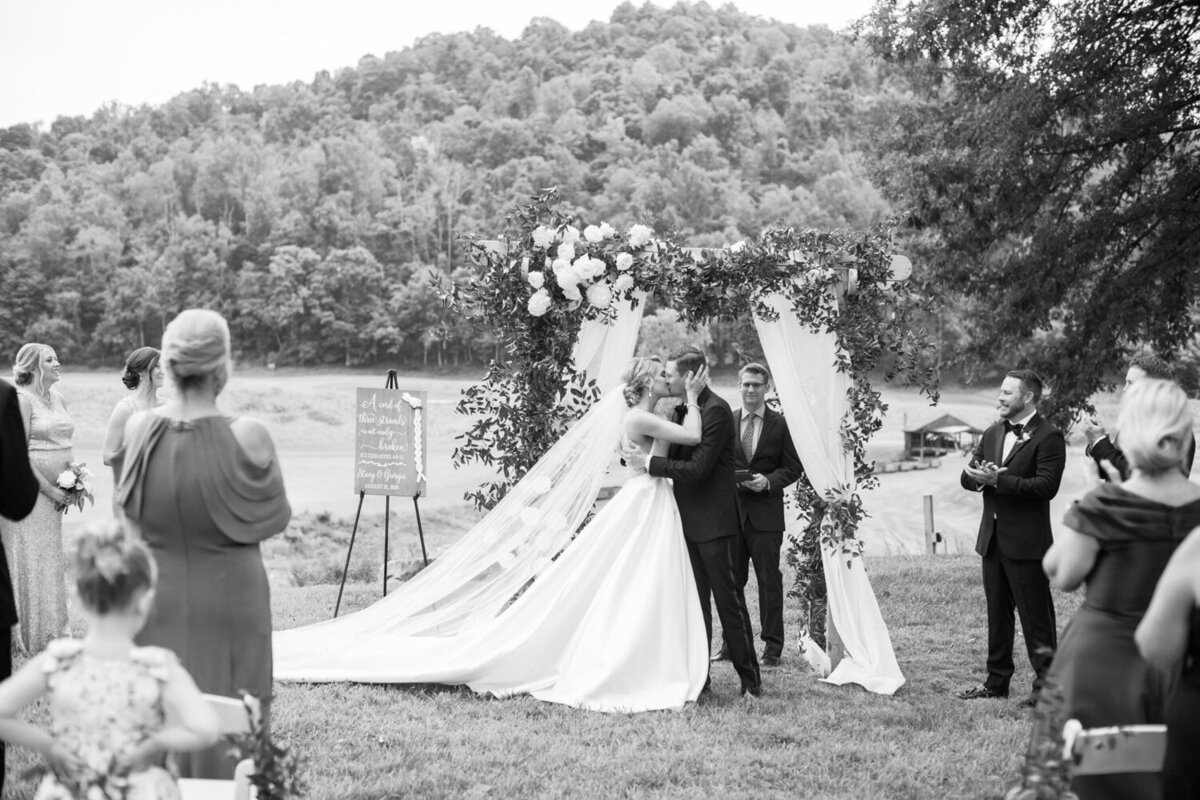 Pete-Dye-golf-Club-West-Virginia-Wedding-Photographer-Natalie-Jayne-Photography16
