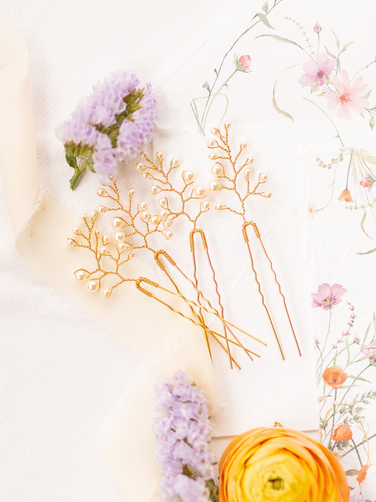 Bride's gold hair pins