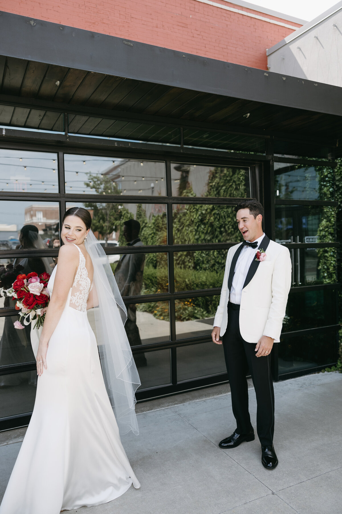 bride groom wedding photos Bentonville Arkansas_BrideandGroom-27