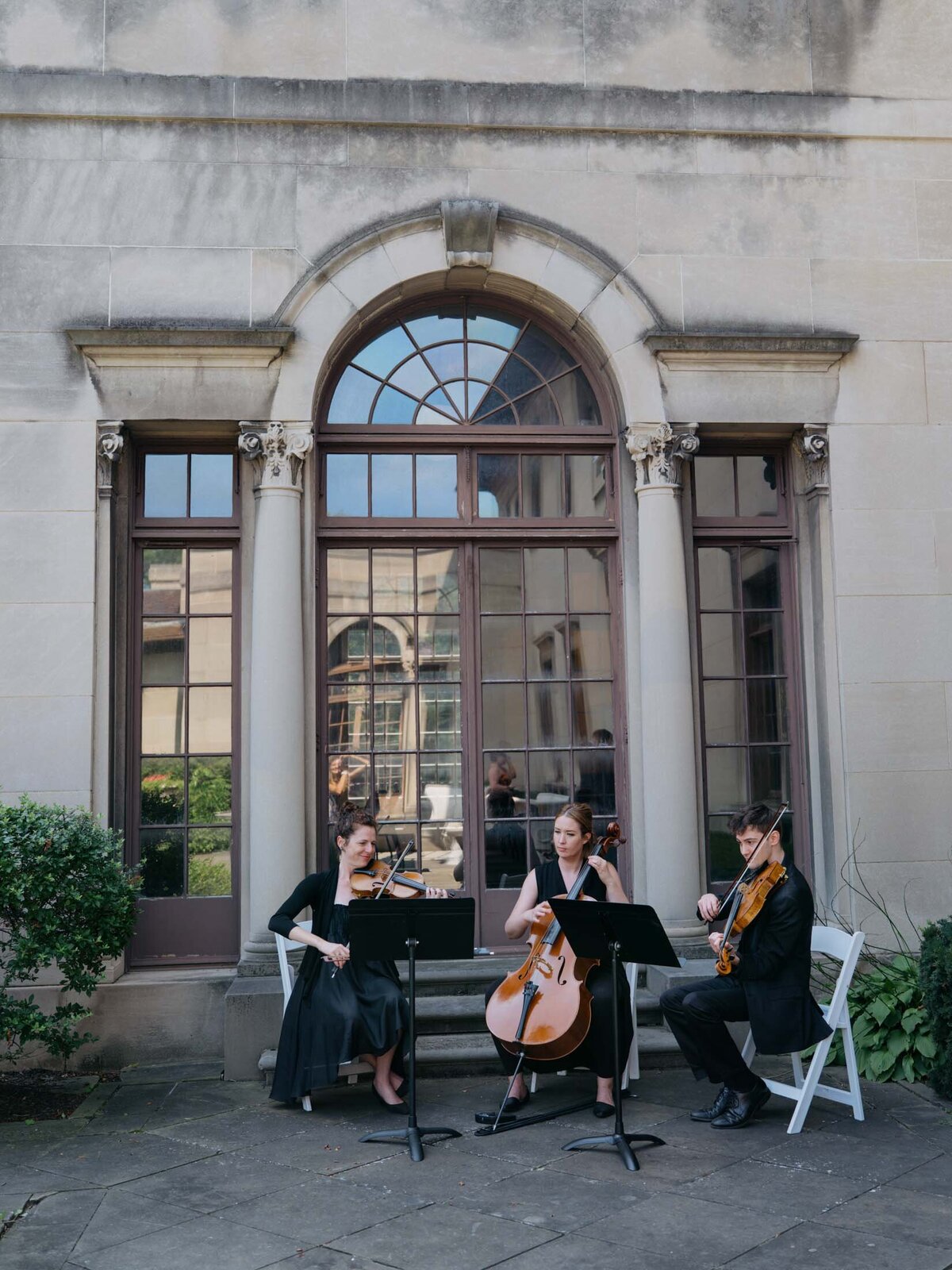 Outdoor ceremony at Hanna Garden at the Cleveland History Center