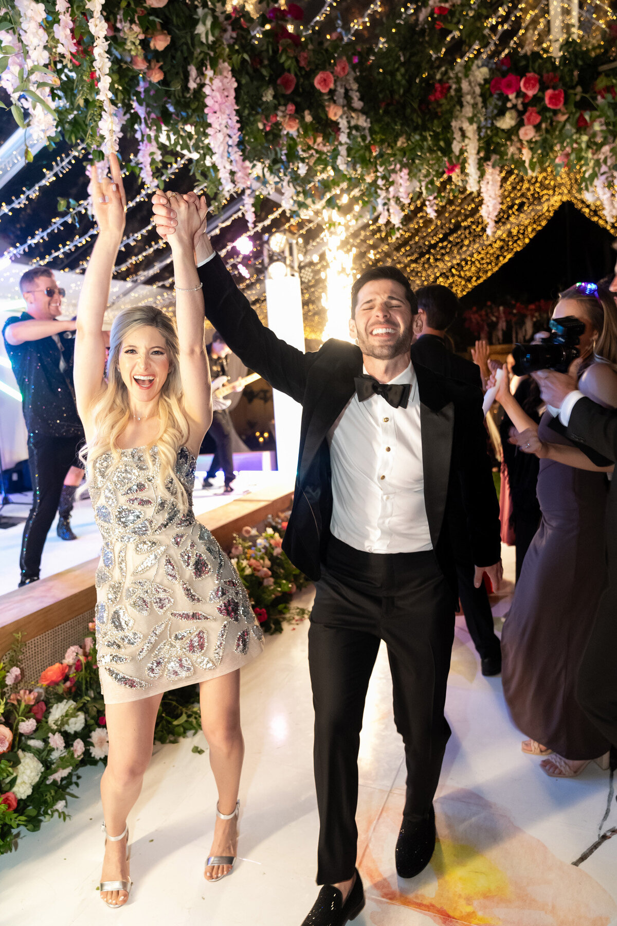 64_cold-sparklers-dance-floor-couple