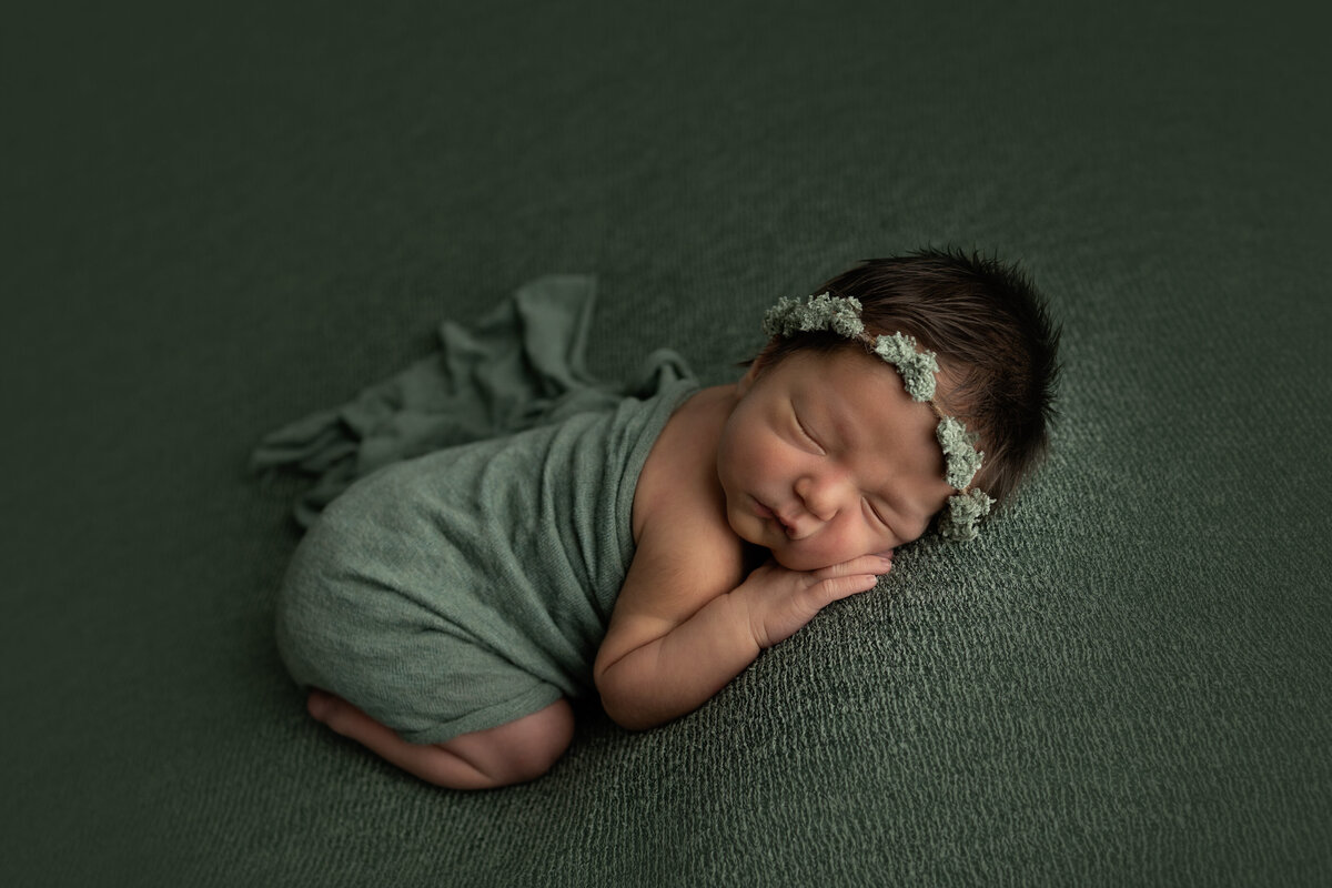 inland_empire_newborn_photographer_baby_girl_green_backgroundjpg