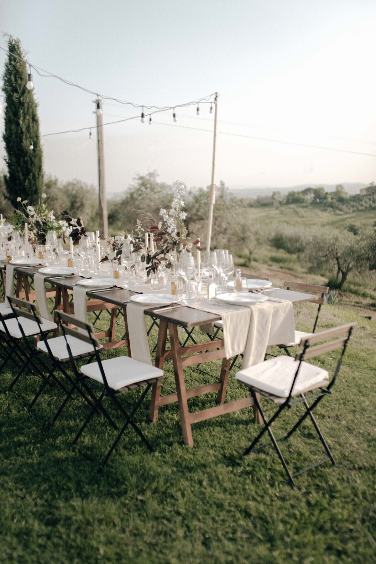 047_Tuscany_Destination_Wedding_Photographer-113_A tuscany wedding in the Chianti hills captured by Flora and Grace Wedding Photography. 