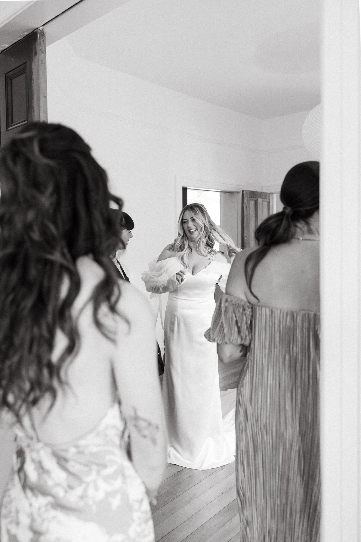 mildred_hall_portland_micro_wedding_colorful_mylaliphotos-27