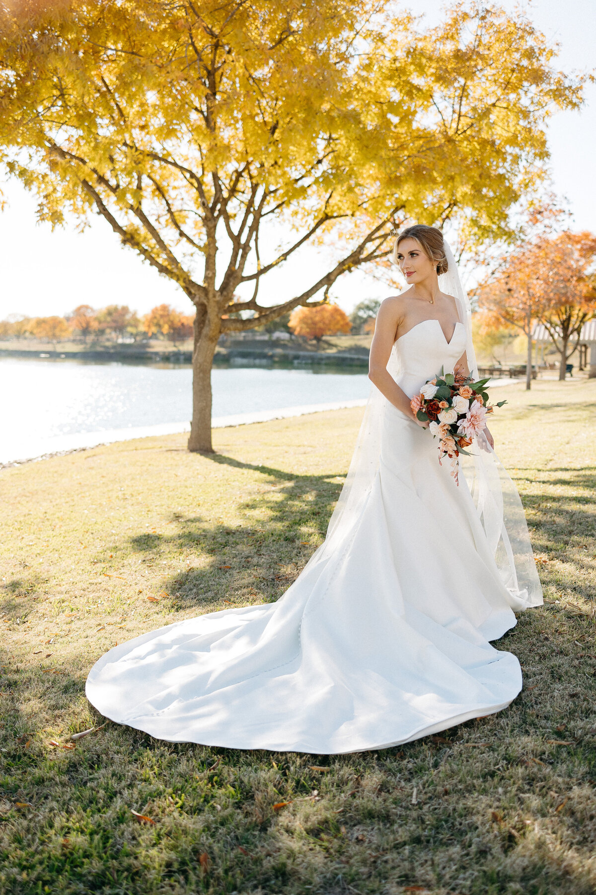 sendera-springs-bridal-session-texas-wedding-photographer-leah-thomason-8