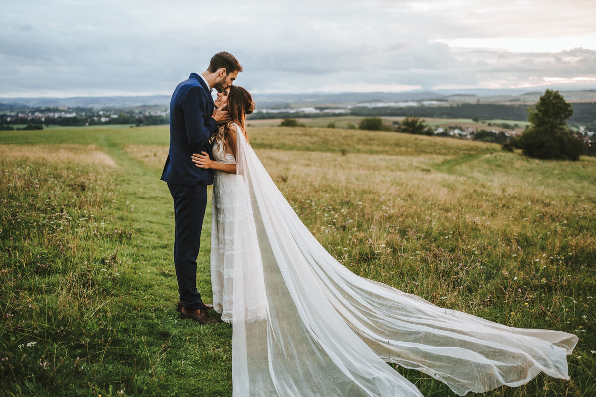 Hochzeitsfotograf-Freiburg-Hochzeitsfotograf-in-Freiburg-Hochzeit-rustikal-boho-Heiraten-Scheune-50