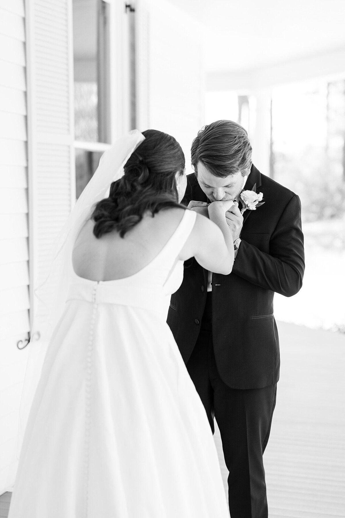 The-Upchurch-Cary-Wedding-Photographer-Timeless-Spring-Wedding-Sarah-Hinckley-Photography-valkeaton2025-_0011