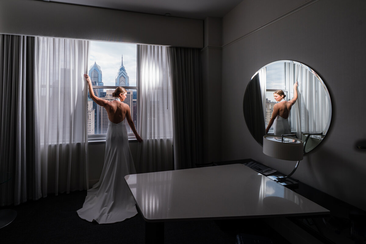 Bride posing in her bridal suite of the loews hotel philadelphia captured by photographers lobando images 