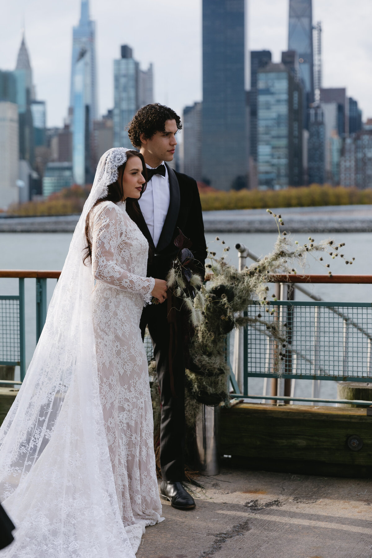 meredith-michel-editorial-wedding-full-length-couple-cityscape