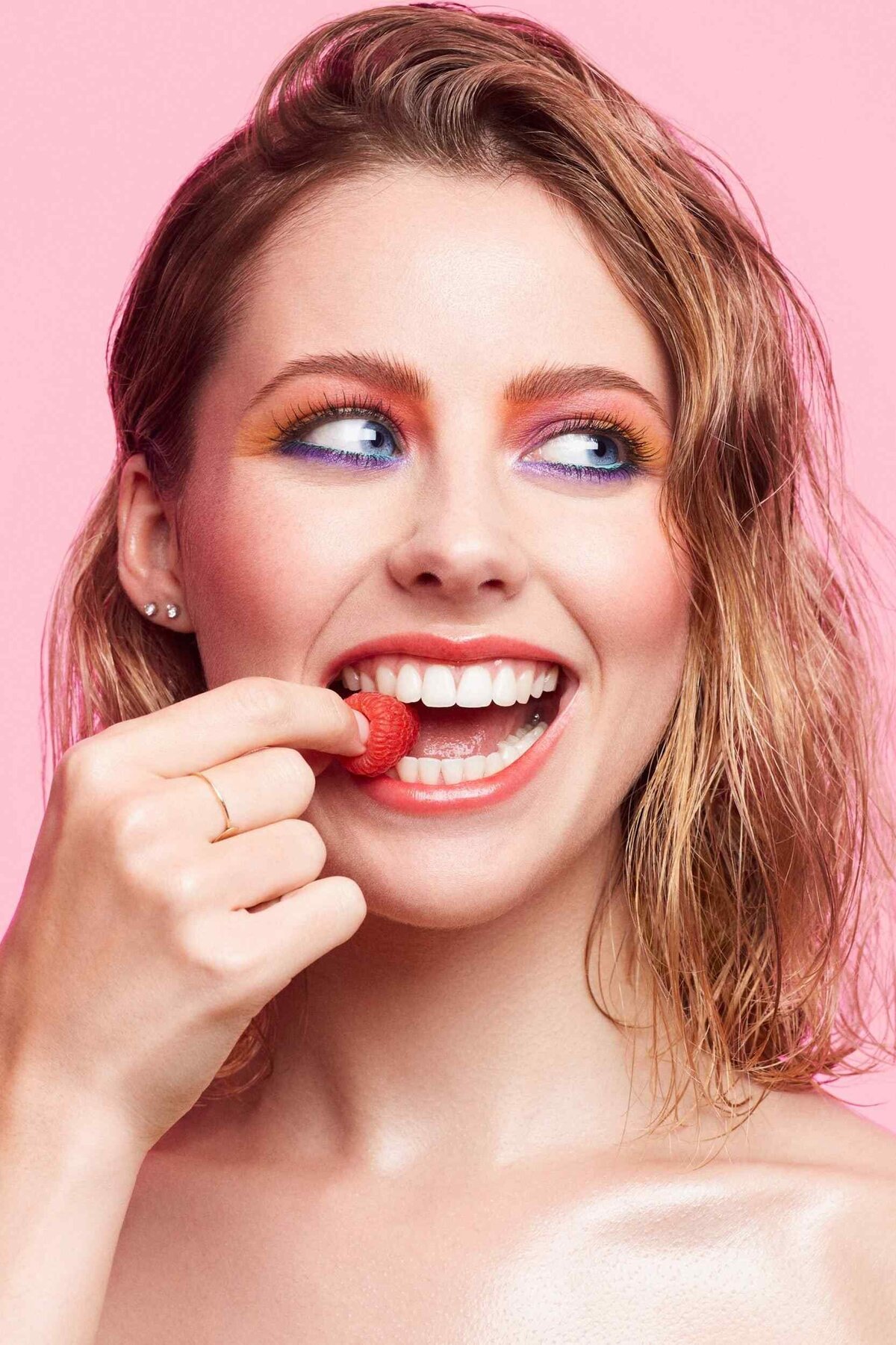 beauty-fashion-photography-alison-piemontese-eating-raspberries-2