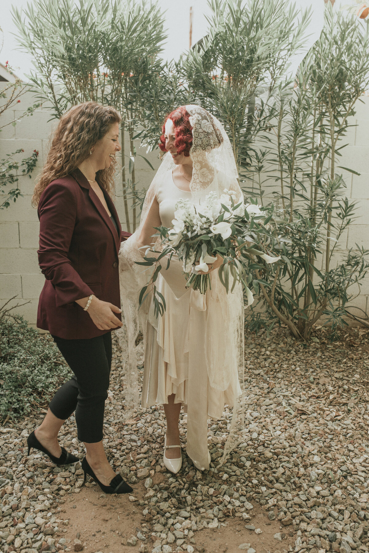 family-portraits-Arizona-Wedding-Photographer-Iowa_wedding_photographer-Bakyard-wedding-vintage-bride-Alaynna-Ann_Schwartz-Playlife-3