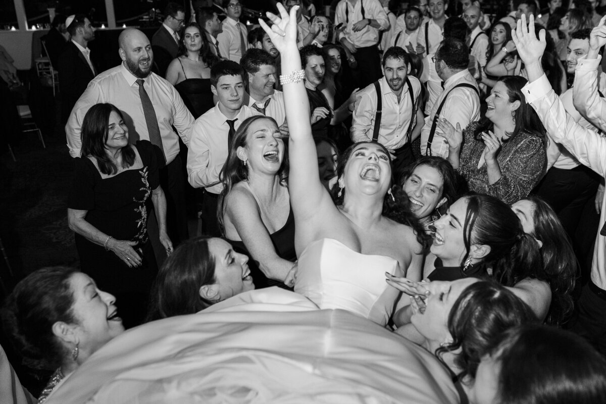 Westchester wedding photography with scenic views and relaxed couple portraits at Mamaroneck Beach & Yacht Club