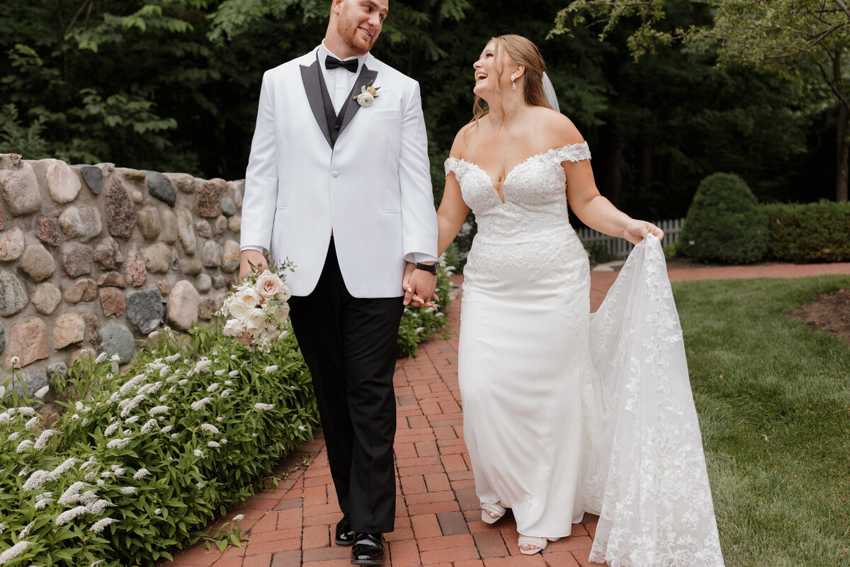 Indianapolis wedding photographer candid garden couple portrait
