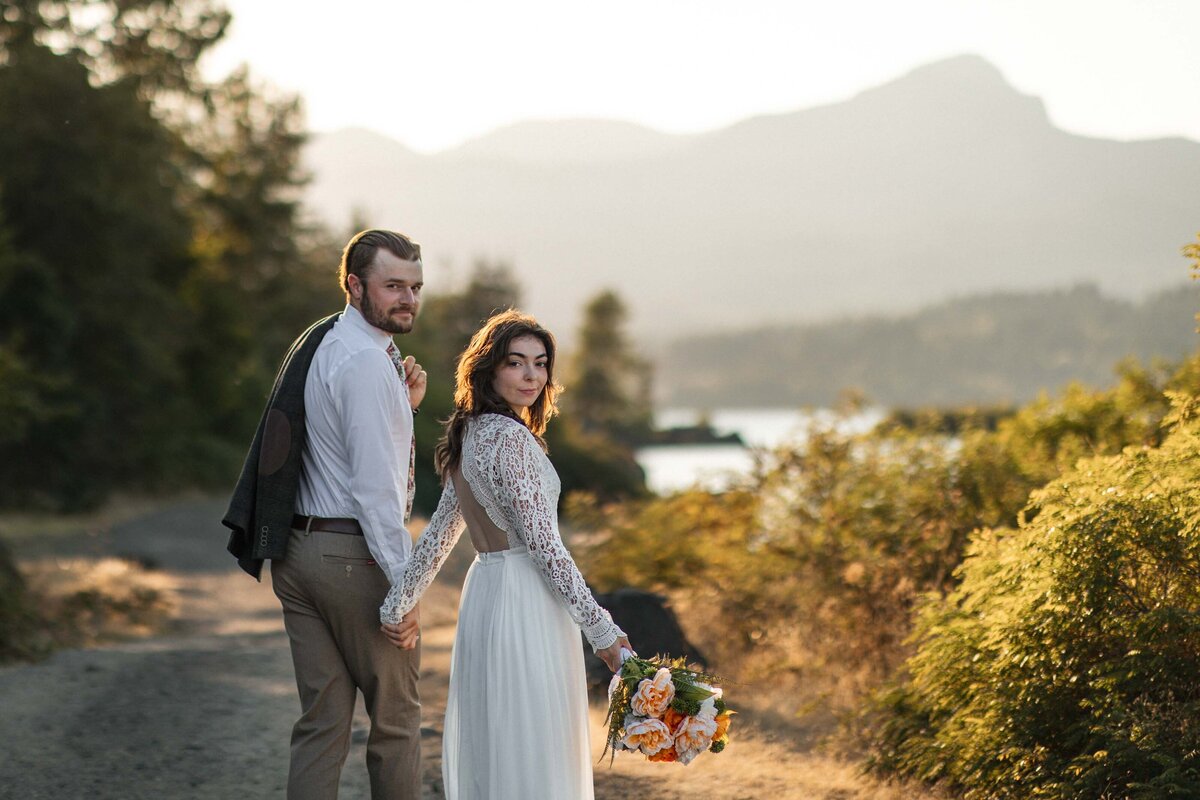 columbia-river-gorge-elopement-government-cove-oregon-5