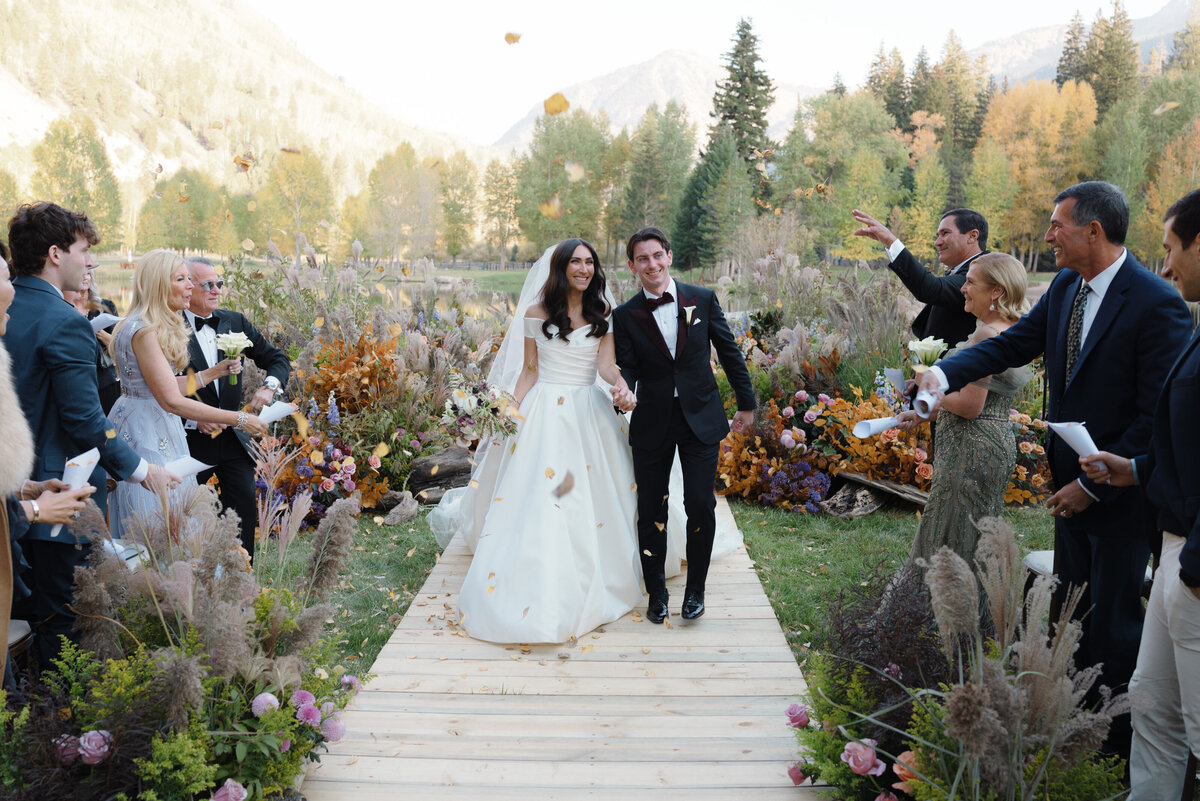 034-REVISED-057EW-ARTISTS-FAVORITES-FINAL241005-255