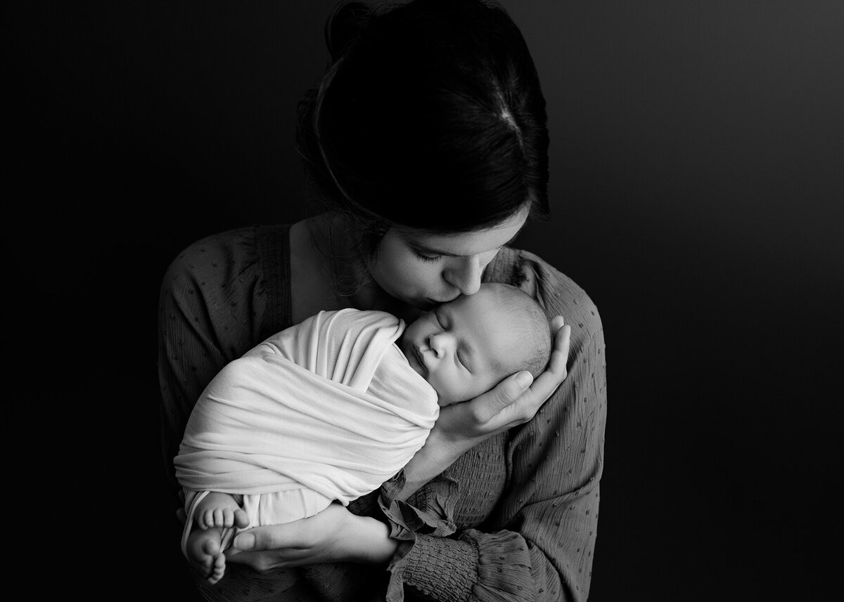 Edmonton FIne Art Newborn Photography_Kelsie Kelly Photographer