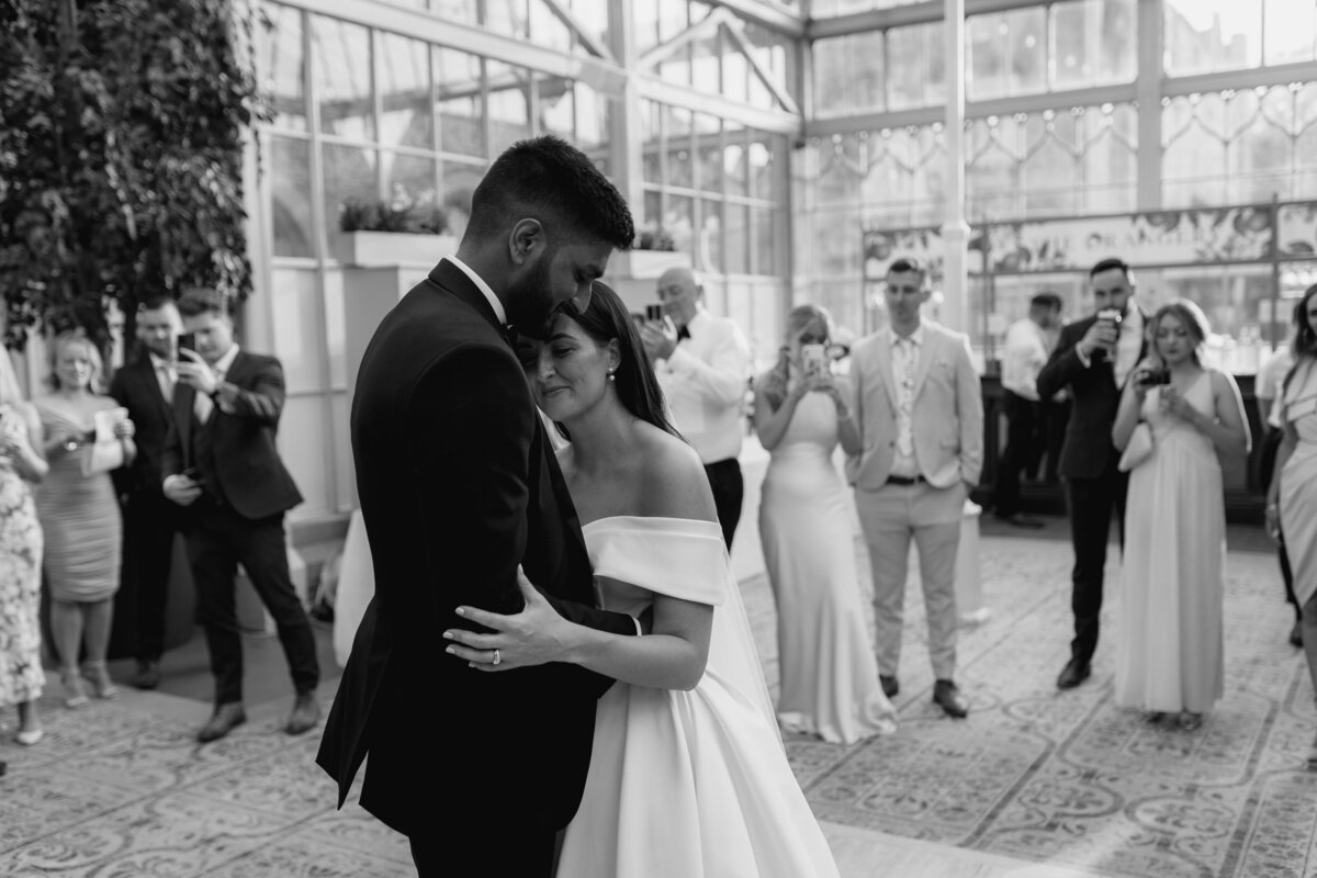 First dance at Tortworth Court, Cotswold wedding venue