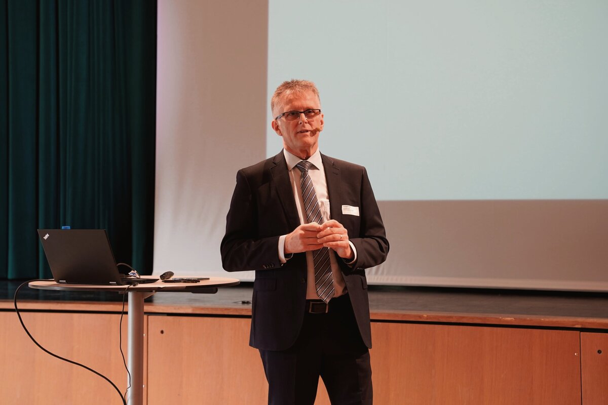 meralunastudio-werbeagentur-schweiz-zuerich-portfolio-jungunternehmerzentrum-flawil-martini-forum-2021 (15)