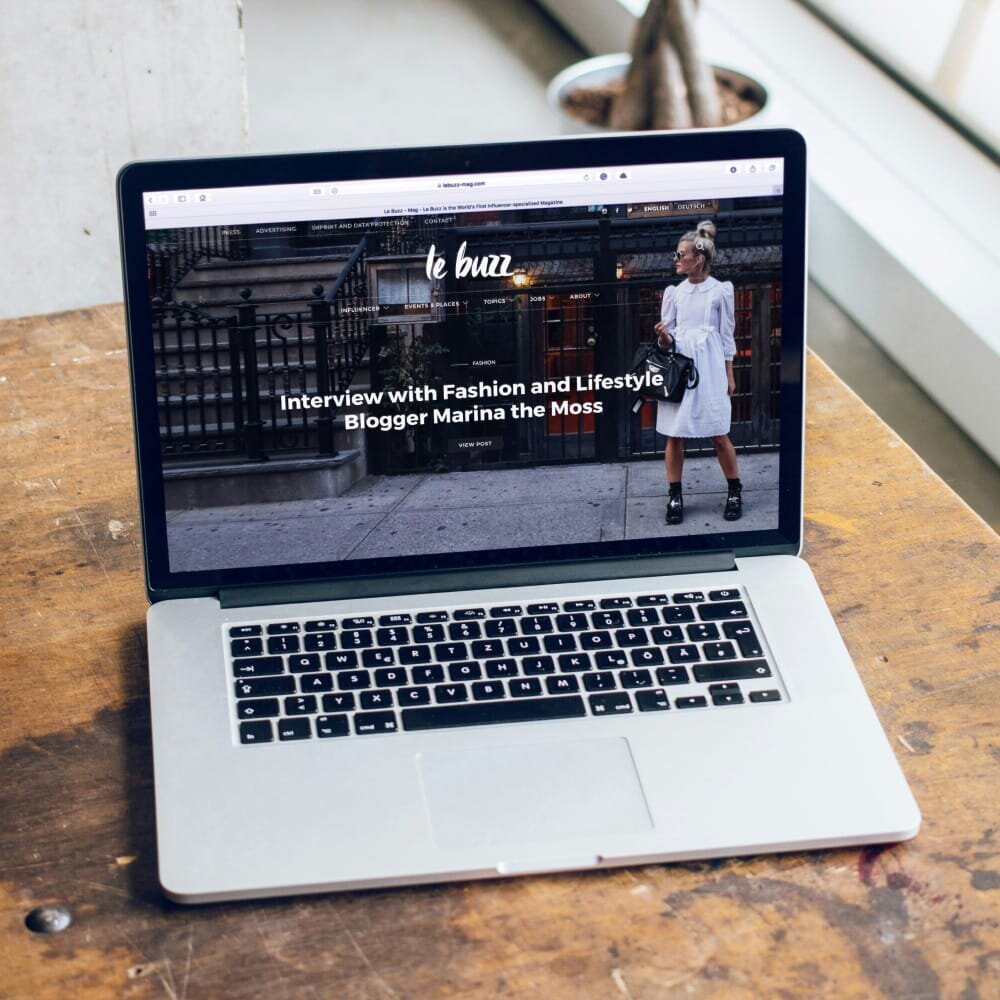 Le Buzz website on computer