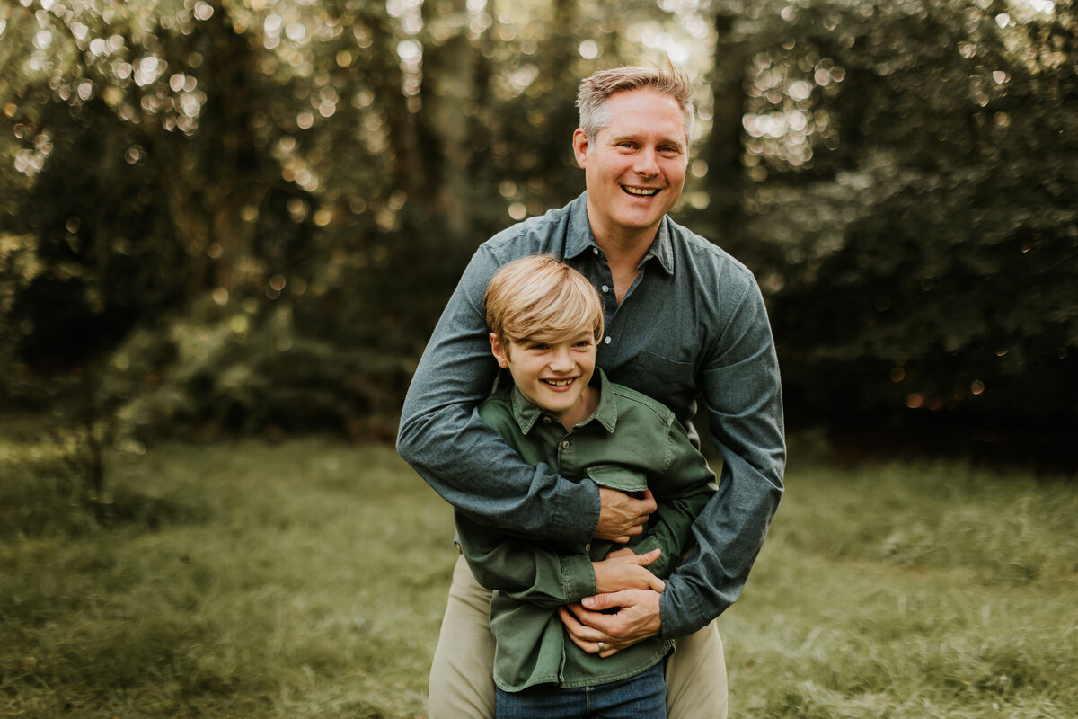 EXTENDED_AUTUMN_OUTDOOR_FAMILY_SHOOT_SURREY_PHOTOGRAPHER_0012