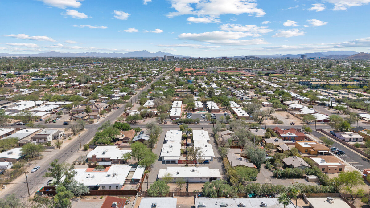 19_1527 e blacklidge dr-19