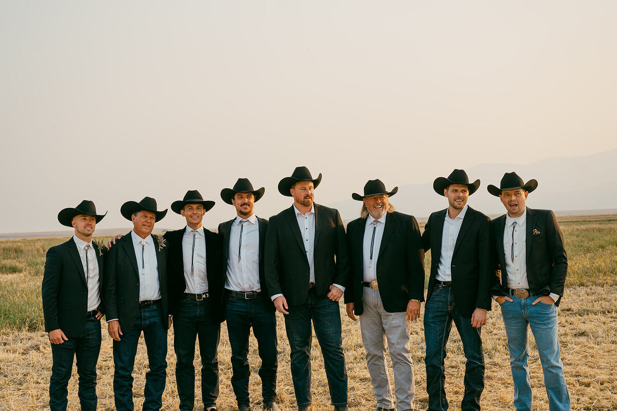 presley-gray-photo-Deerlodge-rustic-western-Montana-wedding-5559