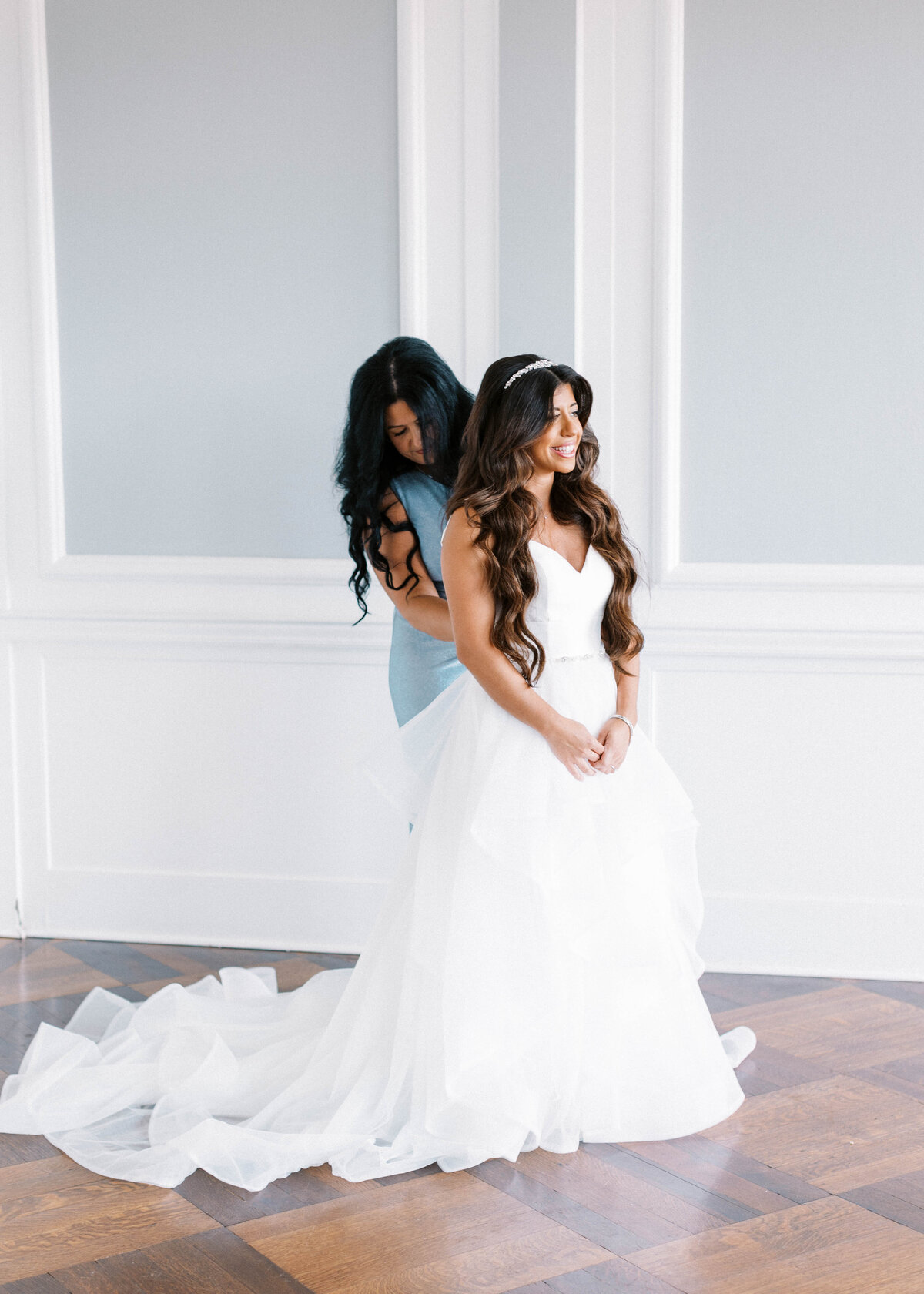 Huntingdon-Valley-Country-Club-Wedding-Bride-Getting-Ready_011