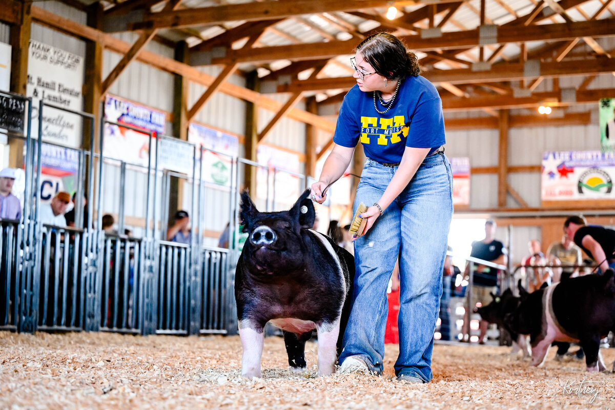 girl in ffa shirt driving hog