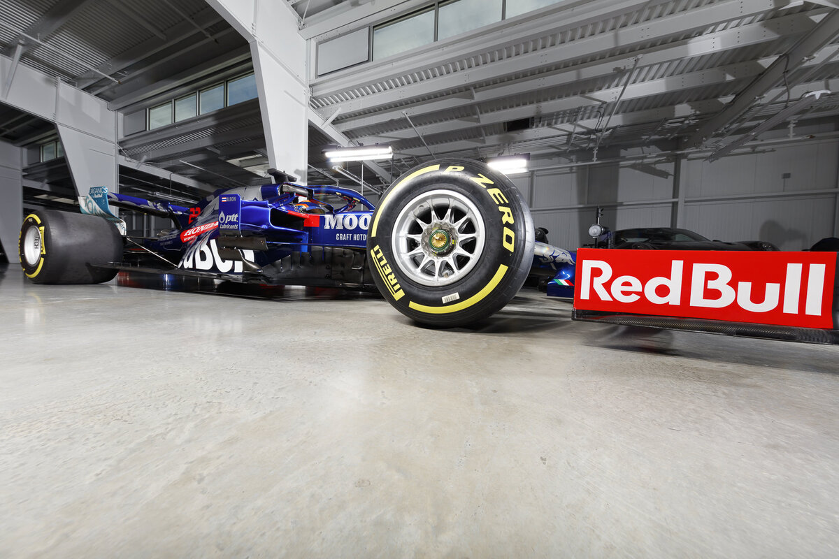 ToroRosso-STR14-BTS-101