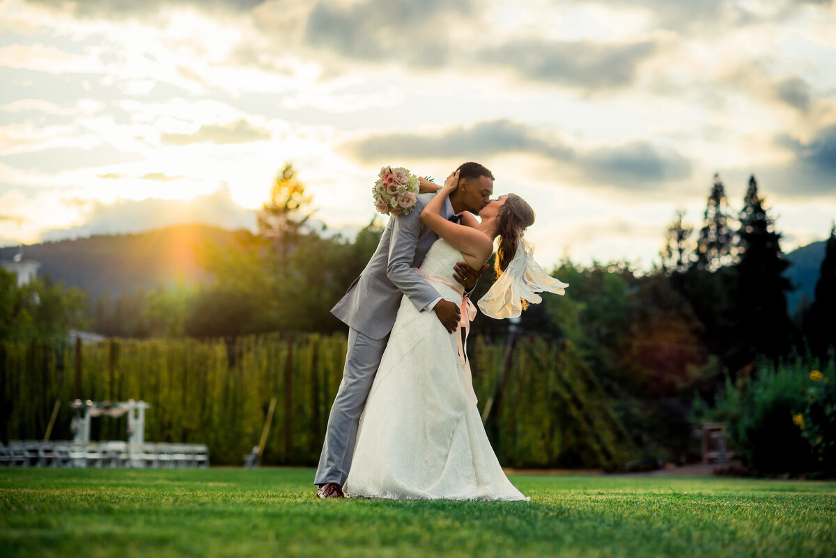 bride and groom golden hour