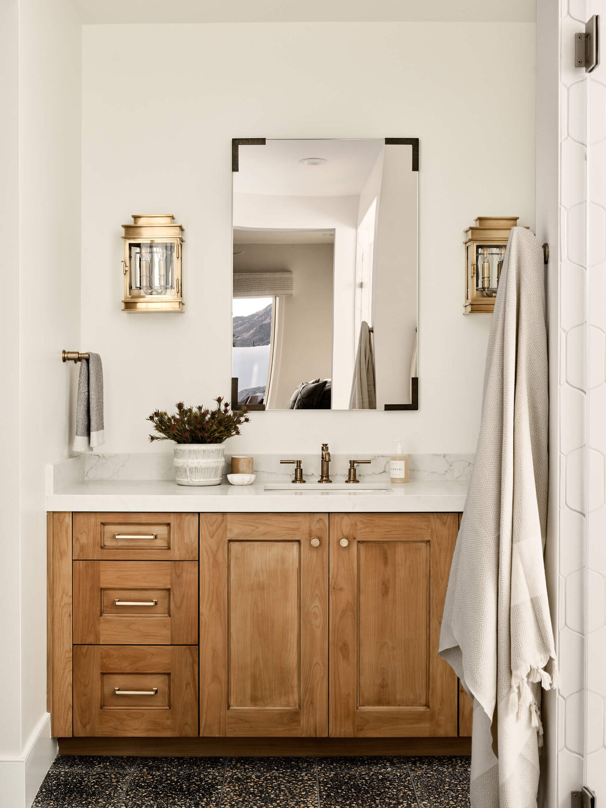 014 A Lively Haus W Gold Dust guest bath 8317 - Web