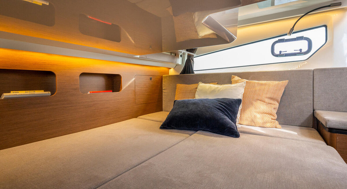 beneteau-antares-11FLY-interior-9