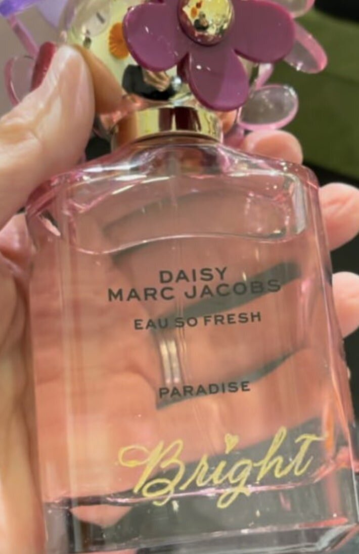 Engraved-Perfume-Marc-Jacobs