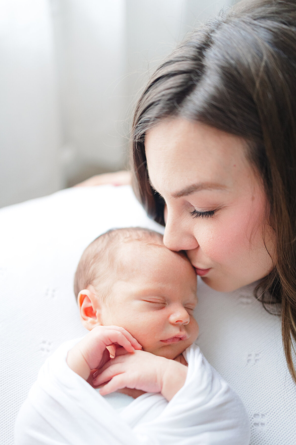 mom-kissing-baby-during-newborn-photos-at-home-in-virginia-beach