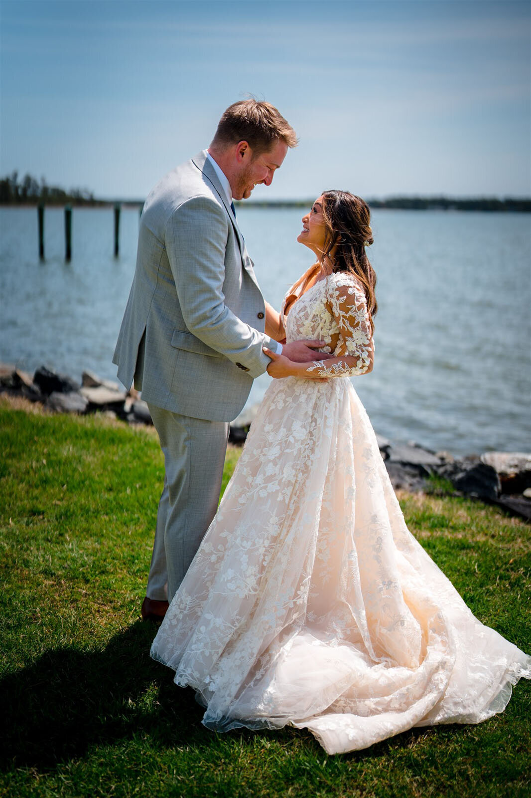C019-First-Look-Talbot-Country-Club-Easton-MD-Wedding-Photography-by-Bee-Two-Sweet