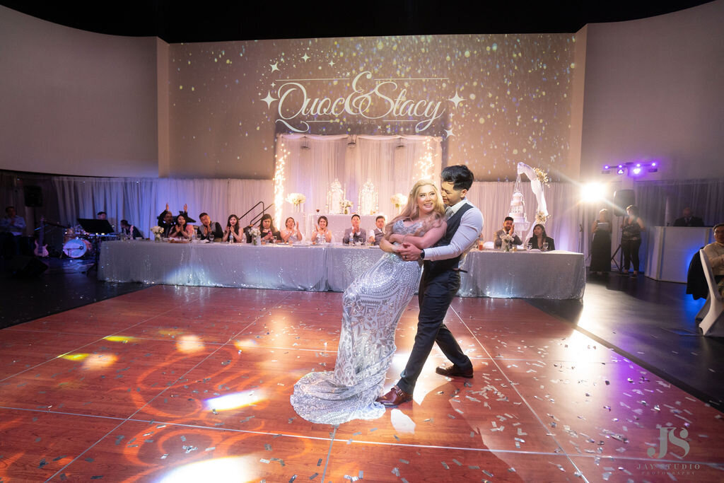 Bride and groom in their first dance.