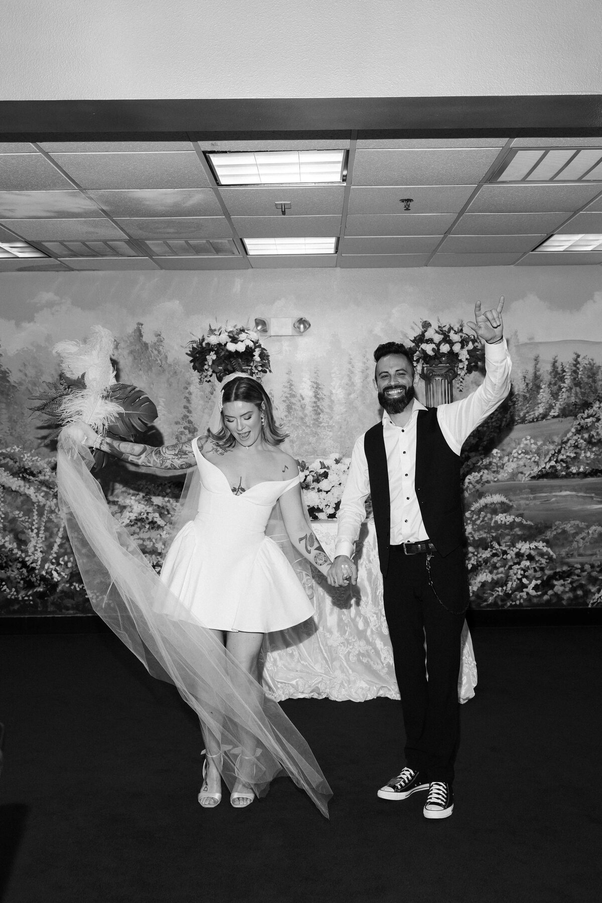 68_riskyexposure_sasha-andy_las-vegas-elopement-photography