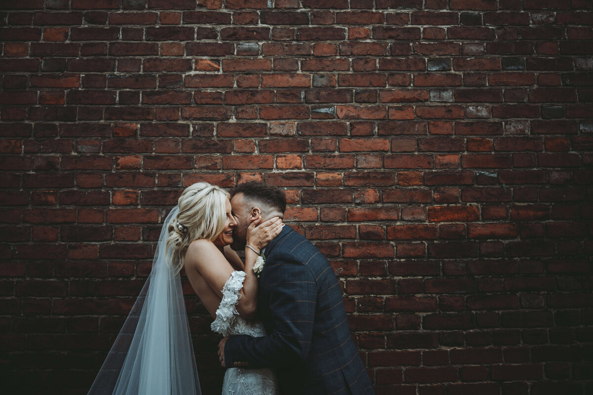pelham-house-wedding-lewes-high-street-couple-kissing