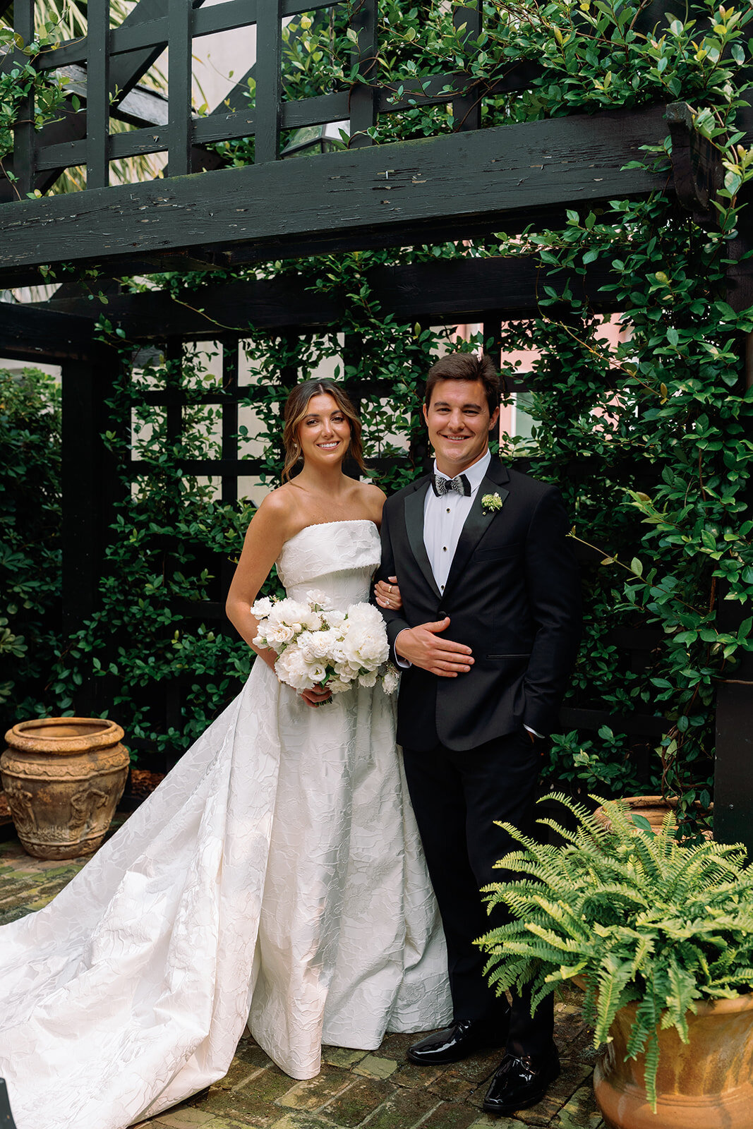 Classic Charleston Wedding with green & white at Hibernian Hall by Sarah Bradshaw 0167