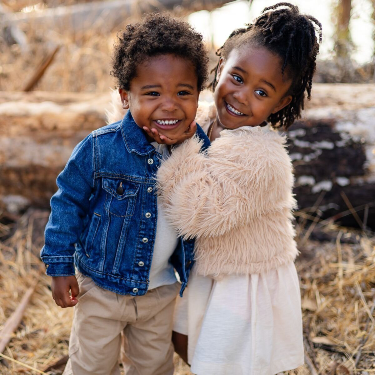 Siblings hugging and laughing in nature during Bay Area school photography lifestyle session – Ellobelle Photography