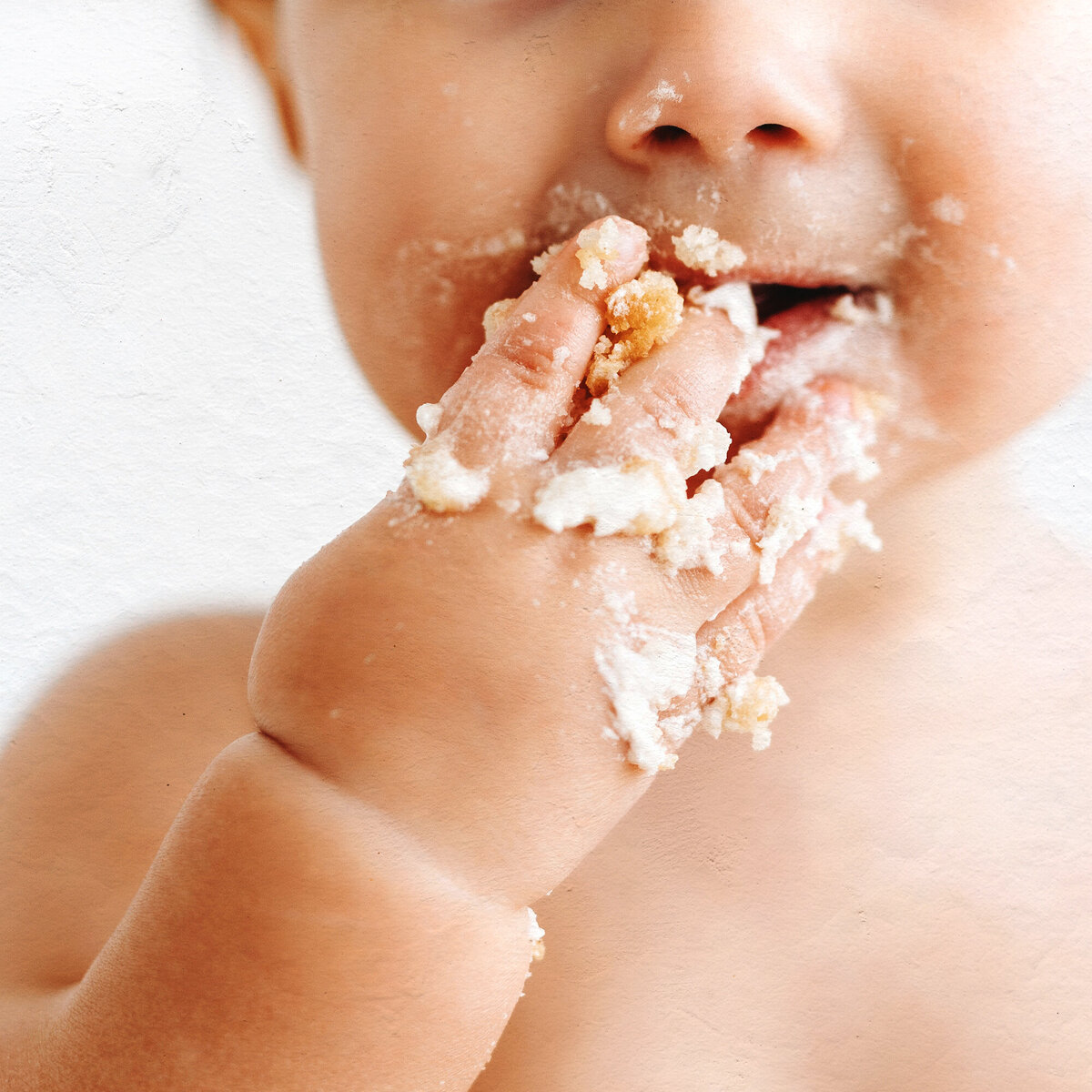 LittleWhitePhotography-Cake-Smash-5