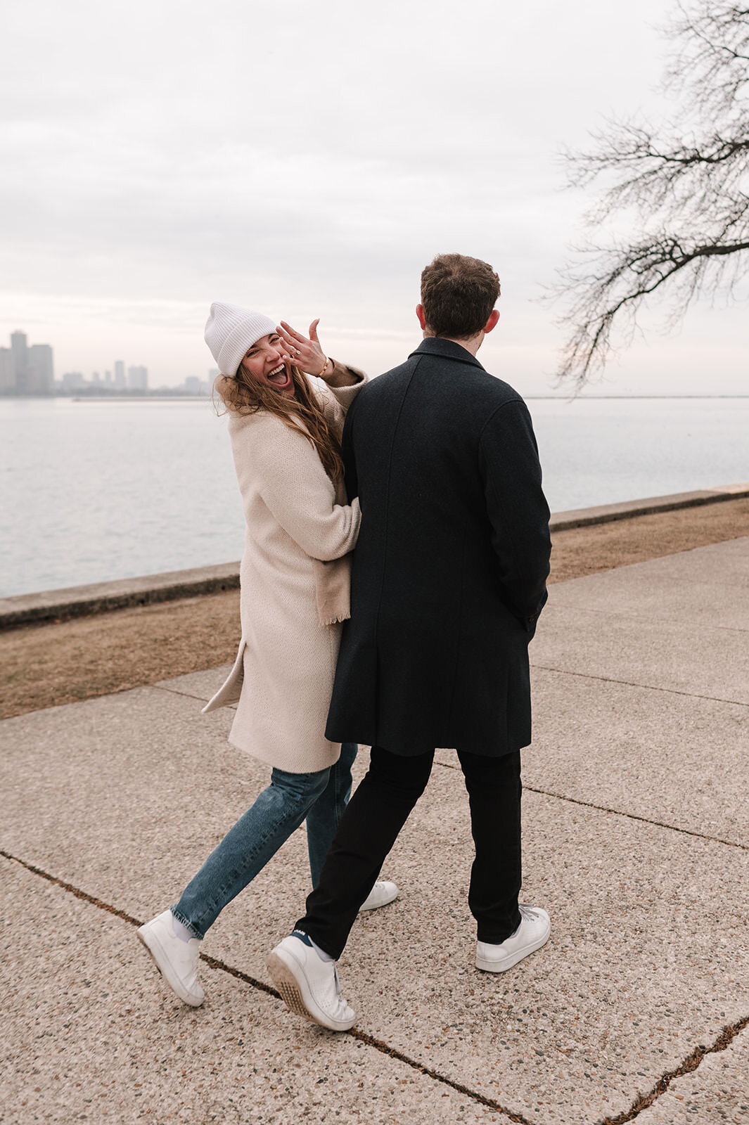 olive-park-chicago-skyline-lake-michigan-engagement-proposal-melissa-ferrara-photography01002