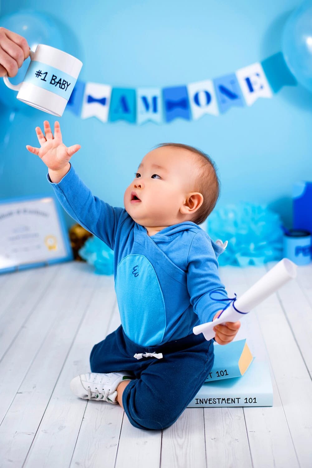 mobile-inhome-cakesmash-photography_vancouver-fraser-valley_1-year-boy-blue-boss-baby-theme