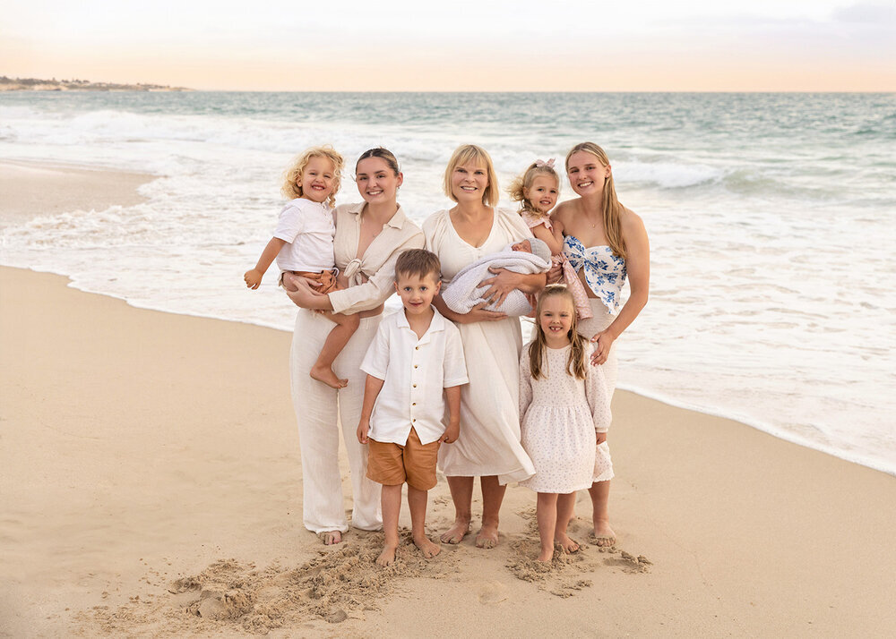 FAMILY_NEWBORNATBEACHWITHFAMILY