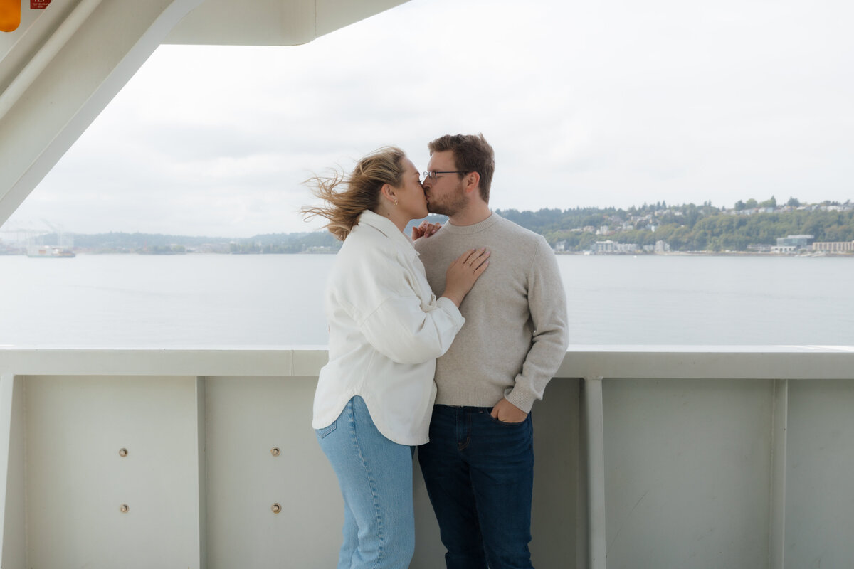 SeattleFerryCouplesPhotography47