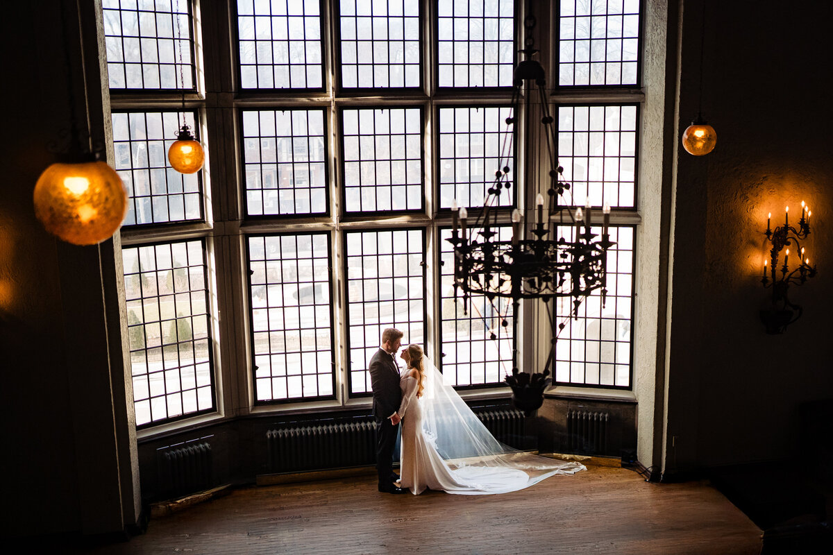 Thomas-Weddings-Erin-Peter-wedding-Casa-Loma-Sneak-Peek-TC-00015