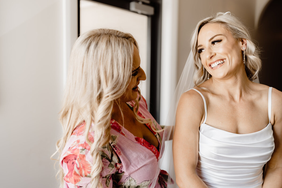 Rebecca and Kiel - Getting Ready - JessicaCarrollPhotographer-42