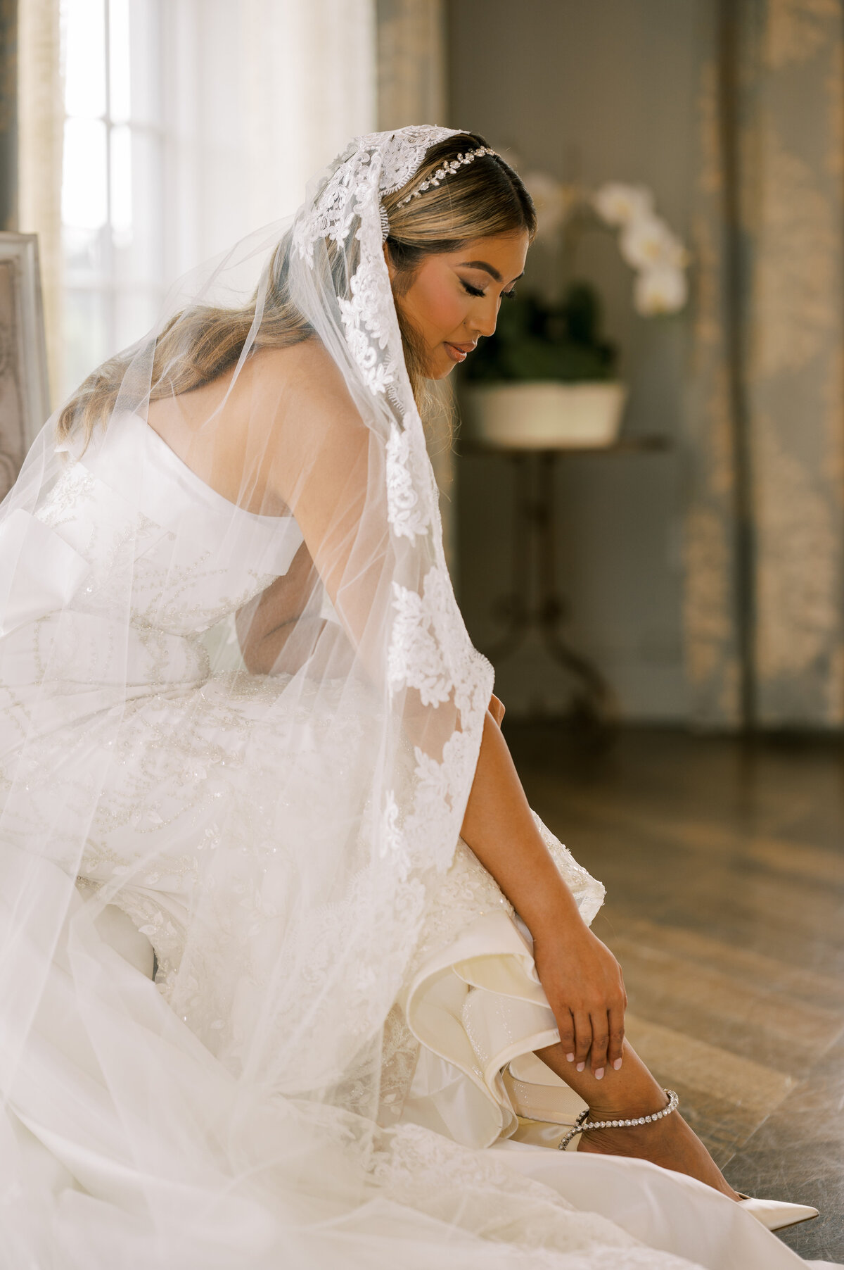 MyraRphoto_Bride_Groom_Park_Chateau-341