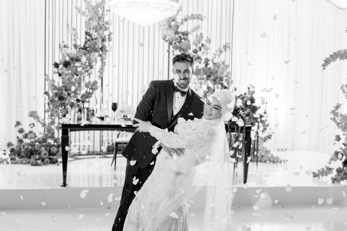 1111  Luxe-Modern-Floral-Wedding-Orchardview-Ottawa-Photography-by-Emma